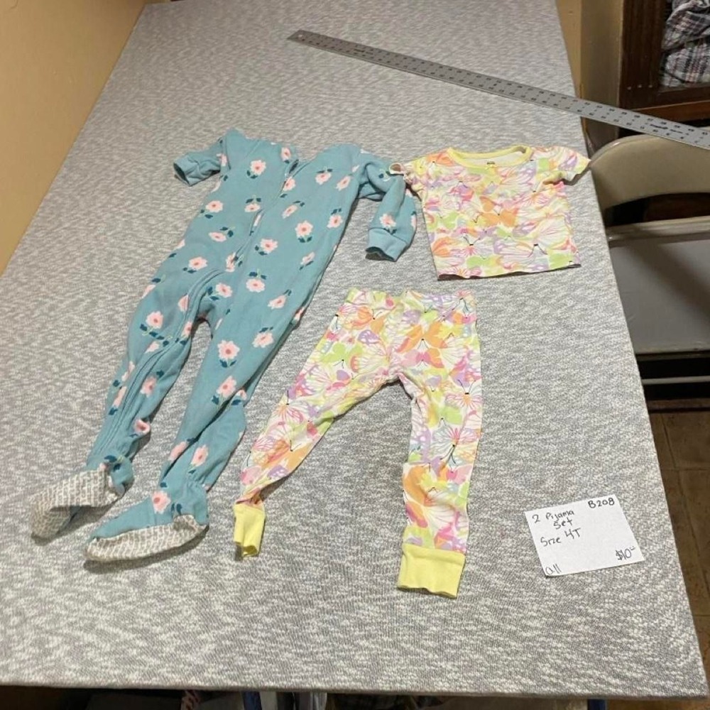 girl size 4 pajama bundle. SKU-B208